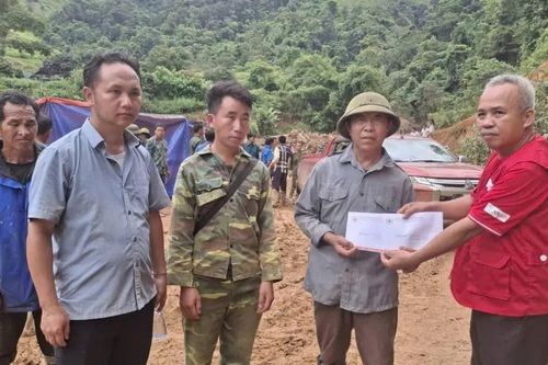 Cứu trợ khẩn cấp người dân bị ảnh hưởng lũ quét tại Điện Biên và Sơn La