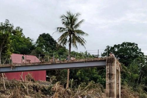Cận cảnh những cầu treo ở Nghệ An bị cuốn trôi sau trận lũ lịch sử