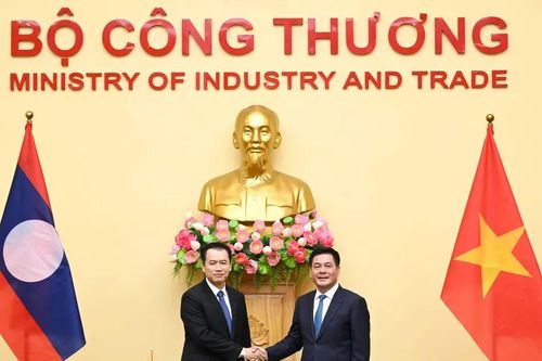 Việt Nam và Lào xúc tiến Hiệp định mua bán điện - than
