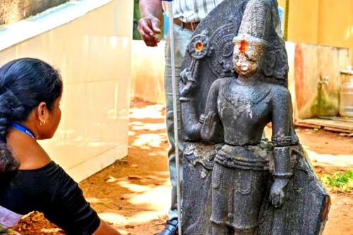 Tượng thần Vishnu 700 năm tuổi bất ngờ dạt vào bờ biển
