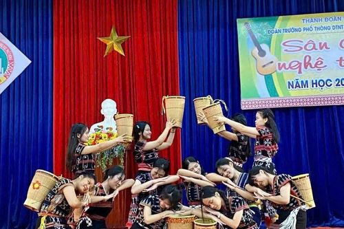 Nuôi dưỡng bản sắc dân tộc qua hoạt động Đoàn