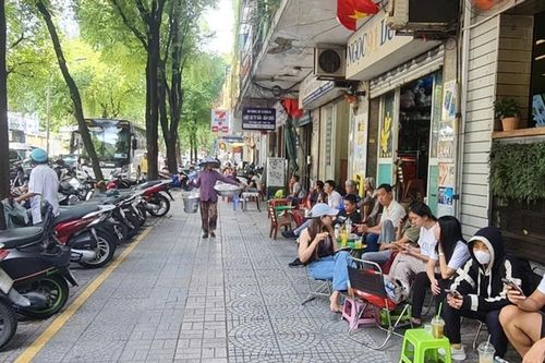 TP.HCM: Tạm dừng cấp phép kinh doanh vỉa hè, chuẩn bị đề án quản lý mới