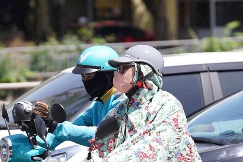 Nắng nóng diện rộng, nhiều nơi vượt ngưỡng 39 độ C