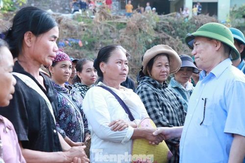 Phó Thủ tướng Hồ Đức Phớc kiểm tra, chỉ đạo khắc phục hậu quả lũ lụt tại Nghệ An