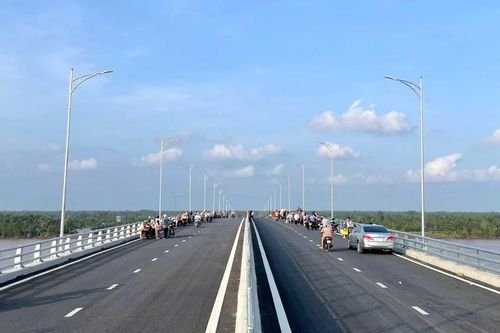 Tạm dừng cho xe lưu thông qua cầu Đại Ngãi 2