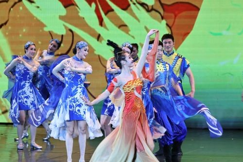 'Sắc màu Trung Hoa' rực rỡ tại Nhà hát Hồ Gươm