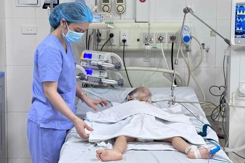 Cháu bé 3 tuổi ngừng tuần hoàn, hôn mê do hóc quả nhãn