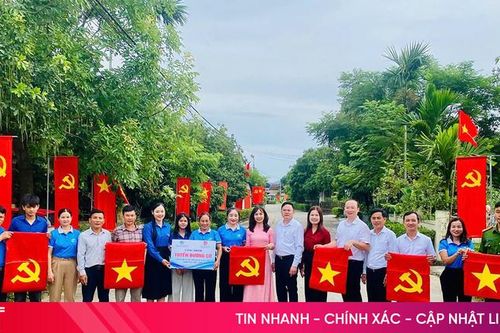 Cờ hoa rực rỡ, lòng người náo nức hướng về ngày hội lớn