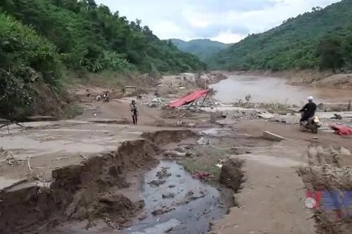 Quốc lộ 16 sạt lở núi, lũ cuốn trôi gây hư hỏng nghiêm trọng