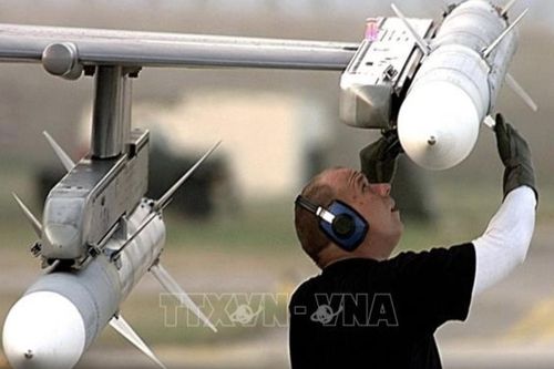 Đằng sau việc Lầu Năm Góc đặt mua lượng tên lửa AIM-120 lớn chưa từng có
