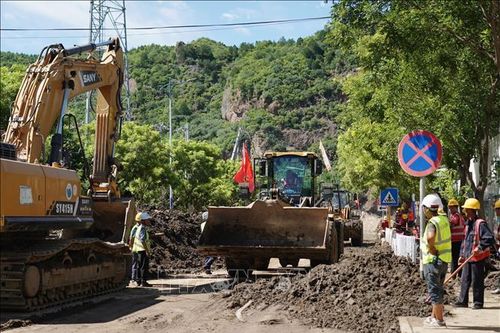 Thủ đô Trung Quốc báo động đỏ mưa lũ, tạm dừng nhiều hoạt động