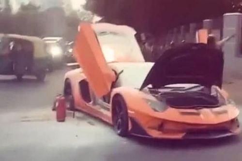 Lamborghini trị giá 29 tỷ đồng bất ngờ bốc cháy trên phố