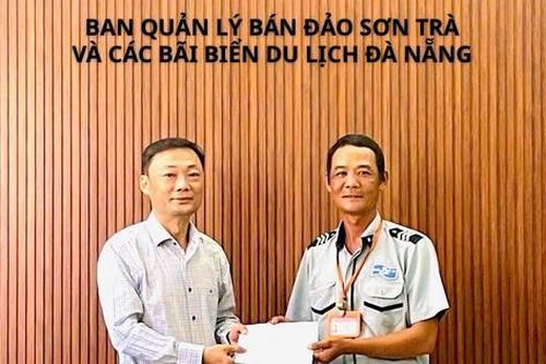 Chiếc nhẫn cưới dưới cát và 2 'người hùng' thầm lặng trên bãi biển Đà Nẵng