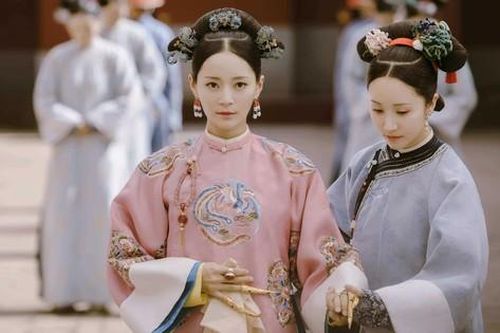 Lý do phi tần nhà Thanh đi lại trong cung đều có cung nữ đỡ tay