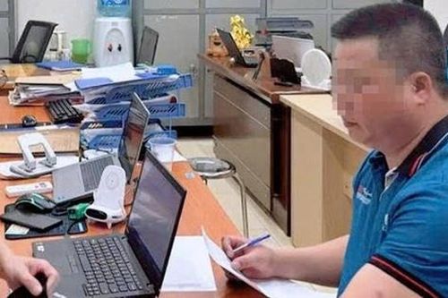 Danh tính người đàn ông lao vào rút chìa khóa xe khách rồi bỏ đi