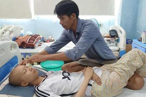 Người cha cầu mong sự giúp đỡ, níu kéo sự sống cho con gái mang trọng bệnh