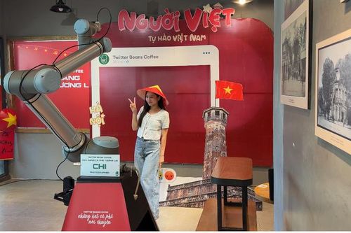 Lạ mắt quán cà phê robot: Khi công nghệ trở thành nhân viên dịch vụ