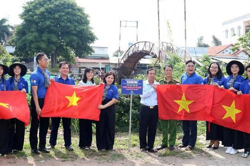 Sinh viên Trường Đại học Tôn Đức Thắng thực hiện nhiều công trình thanh niên ý nghĩa tại xã An Châu