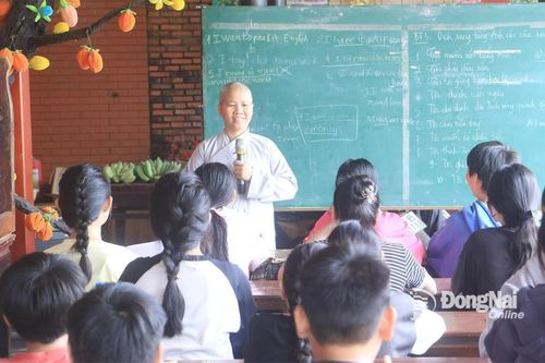 Lớp học cộng đồng ven vườn cao su