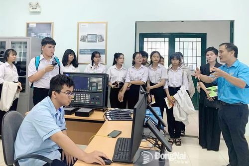 Kỷ nguyên mới và phát triển nguồn nhân lực