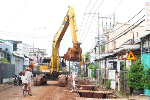 Sau gần 30 năm, đường Hồng Thập Tự (phường Long Khánh) được đầu tư hệ thống thoát nước