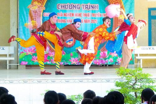 Hơn 200 học sinh xã Bình An giao lưu, trải nghiệm nghệ thuật truyền thống