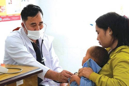 Bảo đảm công tác khám, chữa bệnh cho người dân vùng xa