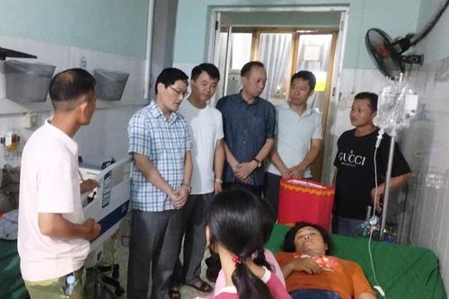 1 gia đình ở xã Hùng Lợi nhập viện vì ăn phải nấm độc