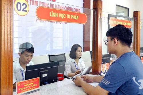 Từ 'quản lý' sang 'phục vụ'