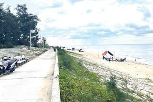 Ưu tiên xử lý khẩn cấp sạt lở bờ biển
