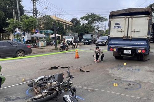 Gia Lai: Mô tô va chạm xe tải ở nút giao, thiếu niên 17 tuổi tử vong