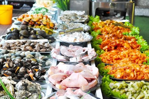 Sau bữa ăn hải sản, cả gia đình nhập viện vì ngộ độc cá biển