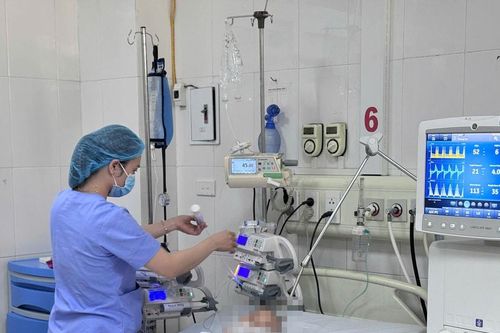Trẻ 3 tuổi hôn mê, ngừng thở do hóc quả nhãn