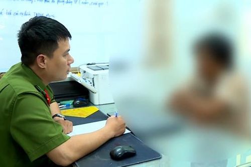 Tài xế báo tin giả bị 3 khách dùng dây siết cổ cướp xe
