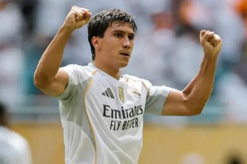 Real Madrid sắp xếp hàng công trước mùa giải