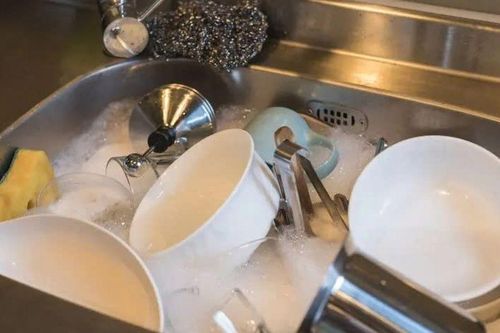 Thói quen rửa bát tưởng sạch lại đang âm thầm đầu độc cả nhà