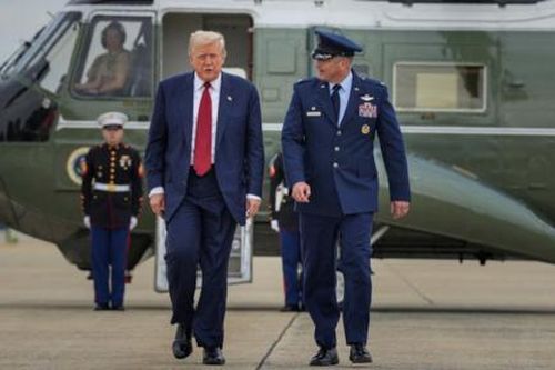 Nhiều dư luận quanh việc ông Donald Trump sa thải người đứng đầu Cục Thống kê Lao động