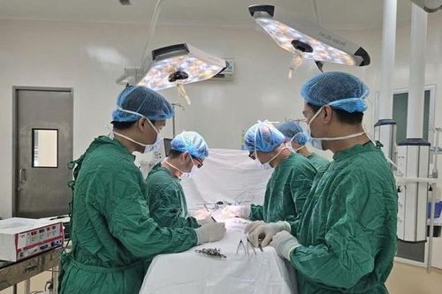 Cứu sống nam bệnh nhân bị xe tải cán dập ổ bụng, nội tạng văng ra ngoài