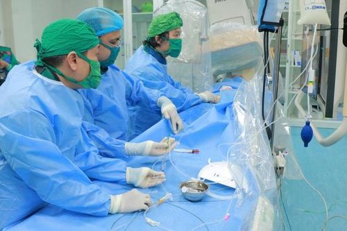 Cứu thành công bệnh nhân 80 tuổi bị hôn mê, liệt nửa người