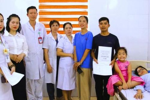 Nữ bác sĩ 28 tuổi bị xơ gan giai đoạn cuối mong được sống để giúp đỡ người khác như cách từng được nhận