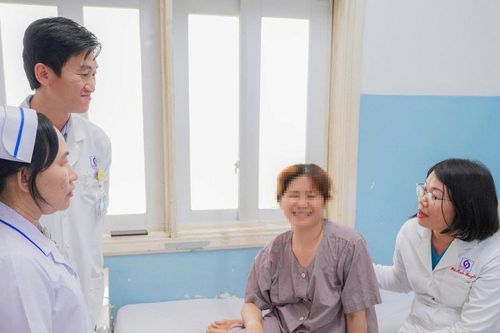 Cứu sống sản phụ vỡ tử cung khi mang thai 12 tuần