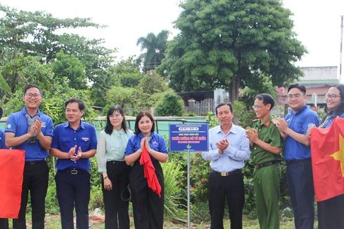Thành Đoàn TP. HCM thăm, động viên chiến sĩ tình nguyện 'Mùa Hè Xanh' tại An Giang