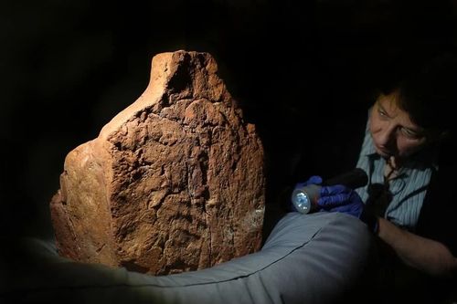 Mở mộ cổ Ai Cập, chuyên gia 'đứng hình' phát hiện thứ khó tin