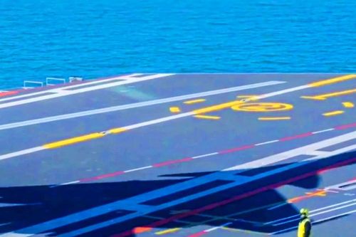 Tàu sân bay Phúc Kiến thử nghiệm phóng tiêm kích J-15T