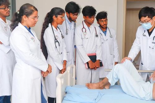 Trao đổi sinh viên, giảng viên y khoa qua hợp tác quốc tế