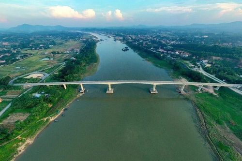 Cấm xe tải 3 trục bánh trở lên, xe khách trên 29 chỗ qua cầu sông Lô ở Phú Thọ