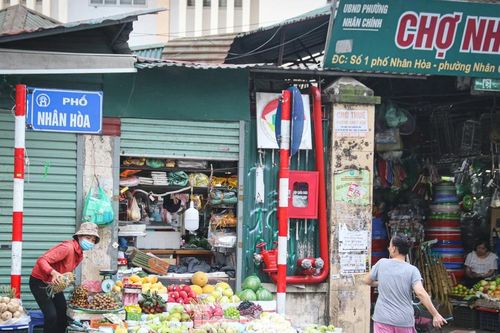 Chợ cóc át chợ chính tại Hà Nội, giao thông ùn tắc