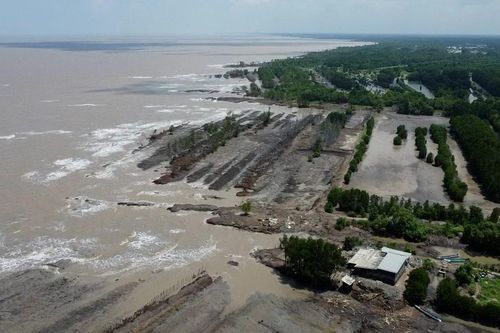 Về nơi biển dâng, đất lùi, rừng mất, nhà trôi ở Cà Mau