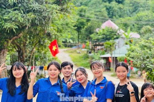 Mùa hè xanh, rủ nhau lên núi dạy bơi, dạy trẻ em tự vệ