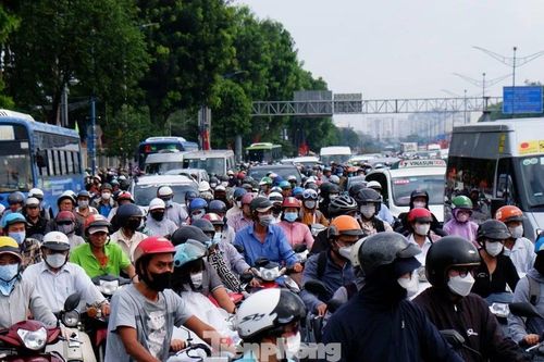 Ngán ngẩm cảnh vượt ùn tắc mỗi sáng đi làm qua cửa ngõ Tây Bắc vào trung tâm TPHCM